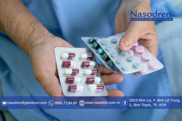 tự ý dùng kháng sinh